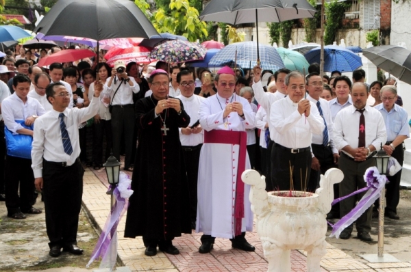 HINH-(11).jpg HINH-(11).jpg