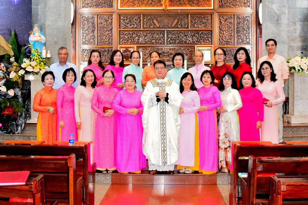 Mừng lễ Mẹ Thiên Chúa - Bổn mạng ca đoàn Thánh Mẫu giáo xứ Vĩnh Hòa 2026