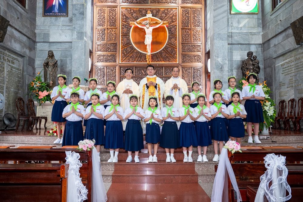 29 em thiếu nhi được rước Chúa Lần đầu Chúa nhật, 22/06/2025