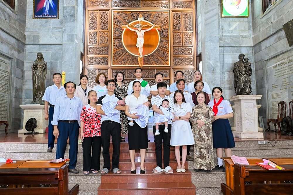 Rửa tội trẻ em ngày 2-3-2025, tại giáo xứ Vĩnh Hòa