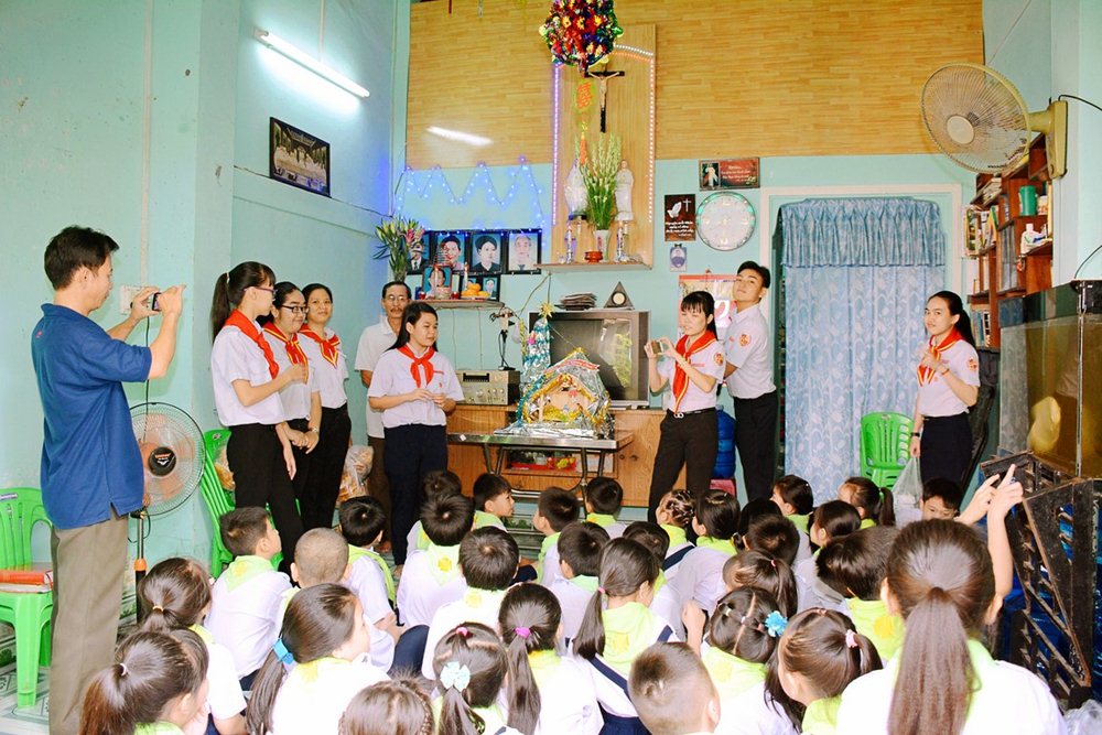 16-12-25-TN-GX-Vinh-Hoa-Ruoc-Chua-đen-voi-cac-ban-co-HCKK-(28)-(Copy).jpg 16-12-25-TN-GX-Vinh-Hoa-Ruoc-Chua-đen-voi-cac-ban-co-HCKK-(28)-(Copy).jpg